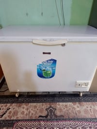 مجمدة كبيرة الحجم للبيع نظافة فوووووول  شرط التبريد مستخدمة 6 اشهر فقط...