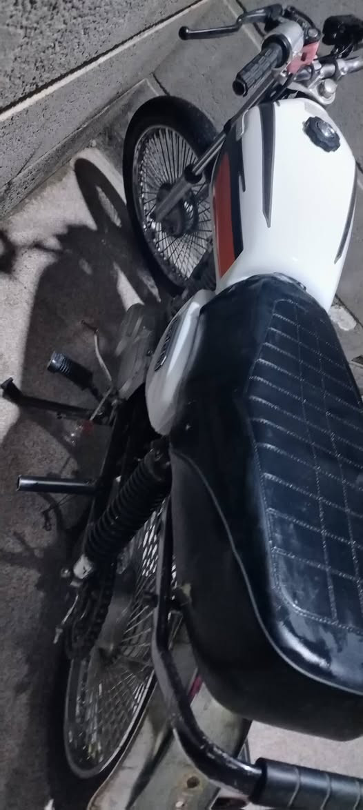 السلام عليكم ورحمة دراجه كلك مكفوله اربعه كير للبيع لانطوخ ولاتبخير كهرباياتها تشتغل بيها لايت وجوزه الدراجه نضيفه هندر واحد تشتغل مكاني كربلاء حي النصر مقابل محطه السلطاني سعرها 180 ***********
