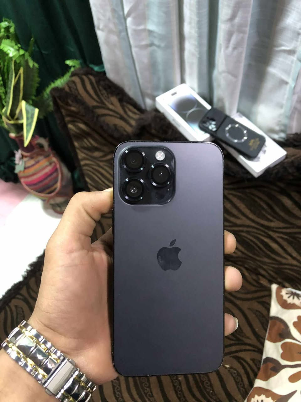 سلام عليكم
جهاز ايفون 14 برو ماكس ذاكره 128 بطاريه 81 جهاز كل جسمه بلادي نموذج m امريكي تك سيم ويدعم شريحه الكترونيه فقط شاشه مبدل مال تفصيخ شاشه كلش حلوه وسريعه نفس البلاد بالضبط ميفرق اي شي فيس ايدي كلها كامل شغال ملحقاته كامل كارتونه وشاحنته كامل سعره 580 الف شراي اتصل ع رقمي ***********
