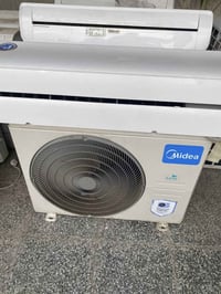 للبيع سبلت نوع ميديا  حجم 2 طن  غاز 410 انتاج 2024 ضمان شركة السعر 500...