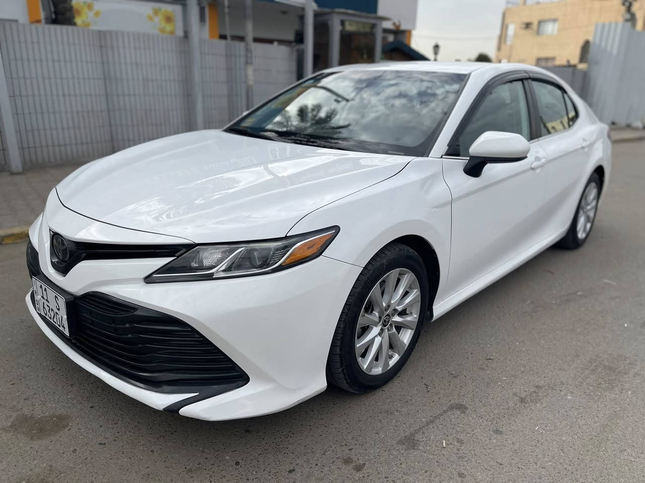 السلام عليكم
تويوتا كامري 2020 LE بانزين وارد امريكي 
(( بدون ايرباك )) حادثها خفيف جداً
محرك 2500 
كراسي كهرباء
بجم كبس بلادي
( الصبغ قطعة وحدة فقط جاملغ خلفي ايمن و قبغ الجنطة مبدل نفس اللون )
بيها حالوب خفيف كلش مبين 
رقم الشاصي = 4T1C11AK3LU957585
ماشية 110 الف 

السعر 16,800 $ ( 168 ورقة )
رقم بغداد بأسمي
مكانها بغداد / الاعظمية
***********

بيع فقط لا مراوس ولا قسط
