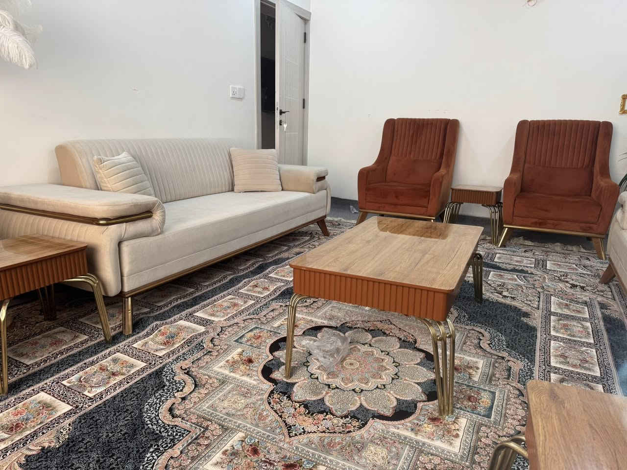 قه نه فه ي توركي (10) نه فري ده بيت به سيسته م
شتيكي راقي شتيكي زور پاك جوان بي عيب شتيكي
تايبت نأو نيشان كه لآر نأو مزاد خانه كونه كه پشت 
مكتب ليلا قاسم (پيشانكاي هاوكار زه نكنه) هه ر به ريزك
ويستي تليفون به كات به م ژماريه (***********)
