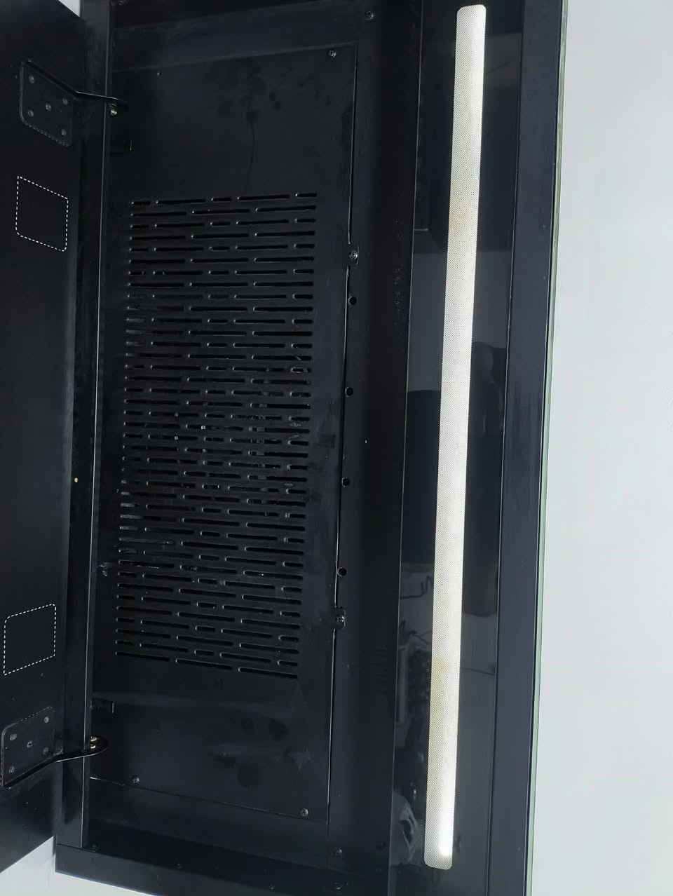 السلام عليكم من رخصه الادمن مفرغه هواء للبيع نوع لابرونك ٣ سرع لمس وعله حركه اليد عن بعد مستخدم شي قليل سلم بلازما جام سحب كهربا قليل السعر ١٤٠  الف بي مجال بسيط للاتصال ***********
