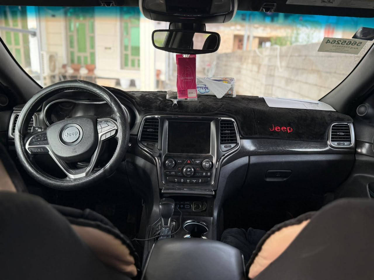 اريد مراوس كامري هايبرد  
جيب كراند شيروكي 2018
فول مواصفات عده الفتحه 
تشغيل عن بعد 
تدفئه كراسي واستيرن 
كير ومحرك مكفولات شركه
وكير طياره المرغوب 
حساسات خلفيه 
ويل 20
صدره جديد بلادي 
صندوك كهرباء جكات 
( سياره بيه ادامه كامله ما ينحط عليه ربع دينار ) 
سياره كلش حلوة بمعنه الكلم 
ماشيه 100 
رقم بغداد تحول بنفس الوقت 
المكان الرمادي الاتصال ***********
