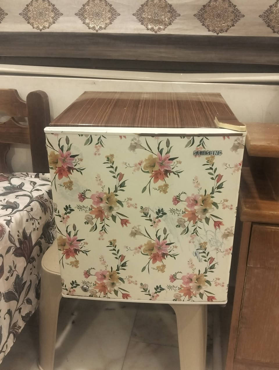 ثلاجه صغيره تبريدة جدا ممتار سعره 35 الف بيه مجال لشراي مكانه بغداد حي القاهره *********** واتساب فقط  اول شخص يجي علية بالعافية
