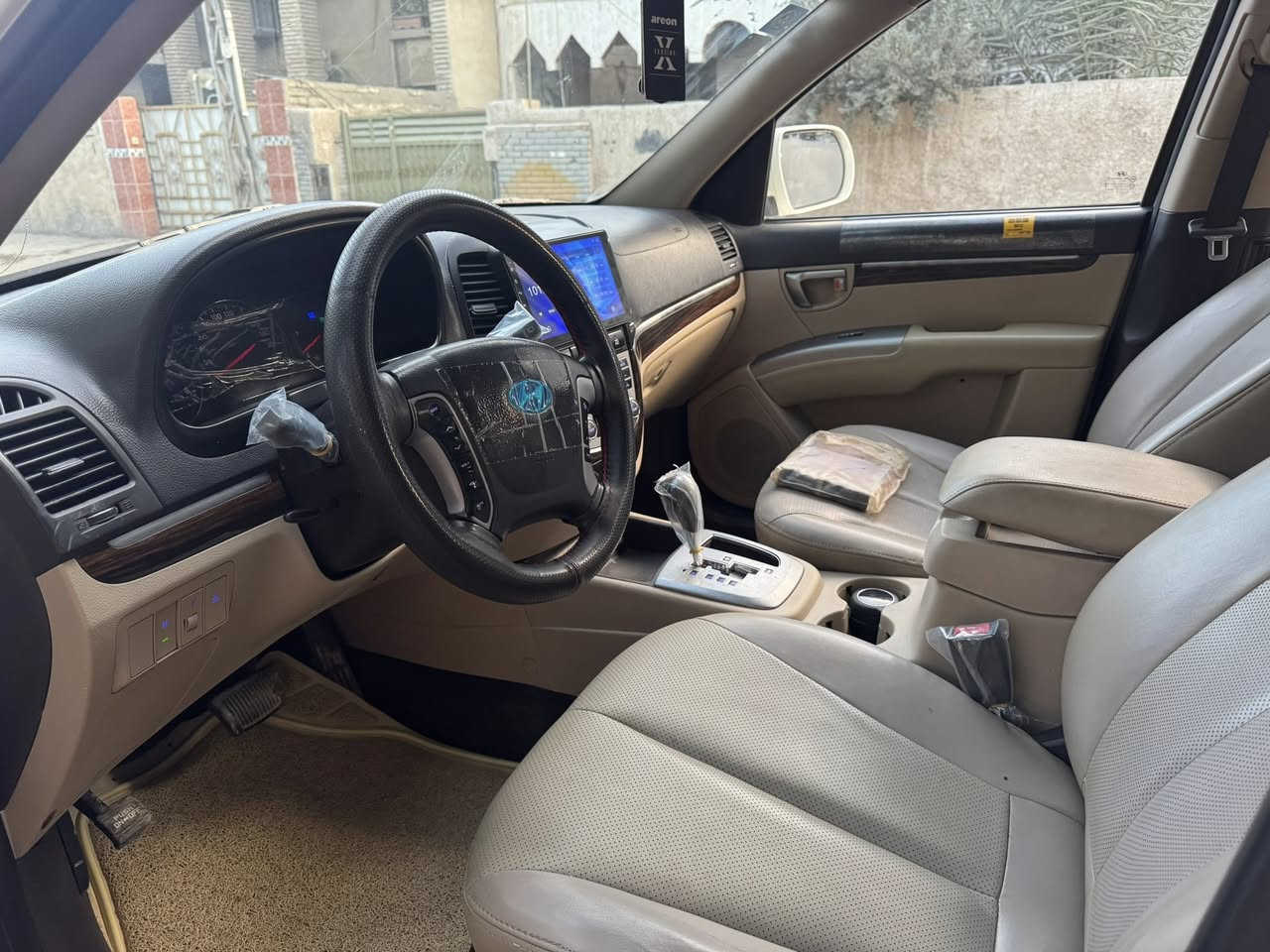 السلام عليكم
سنتافي موديل 12 مكفوله كفاله عام صبغ وبارد ومكرك 6 سلندر حته الدعاميات بلاد
ماشيه 66 الف
فول مواصفات بصمه وفتحه 
وفور ويل ثلاث قطع تبريد
داخل جلد
العنوان بغداد حي القاهره
هاتف ***********
