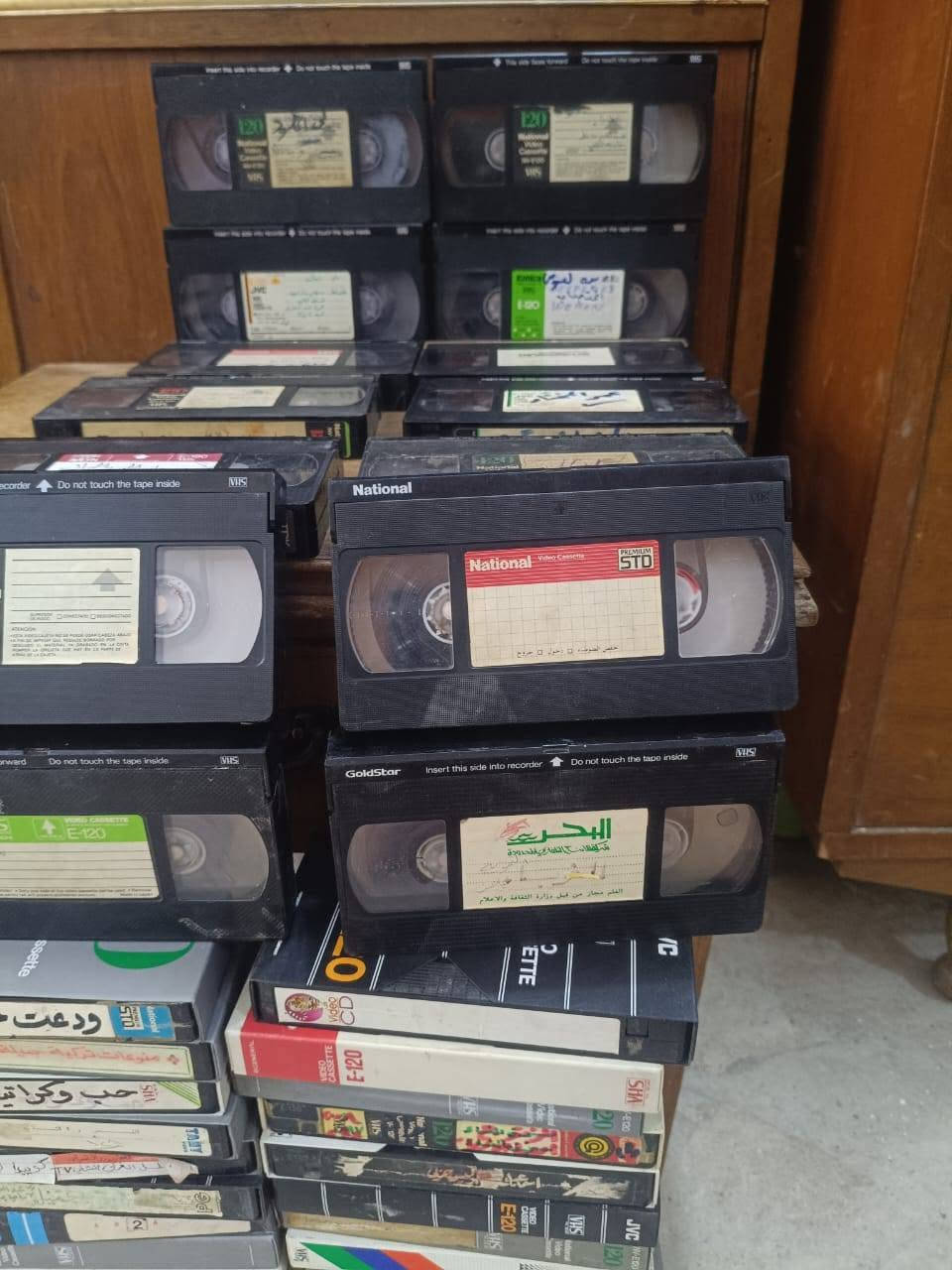 ٤٠ كاسيت vhs
نسخ قديمه


**إذا كنت صاحب هذا الإعلان وتريد حذفه لأي سبب، رجاءا أرسل رسالة إلى الدعم الفني**