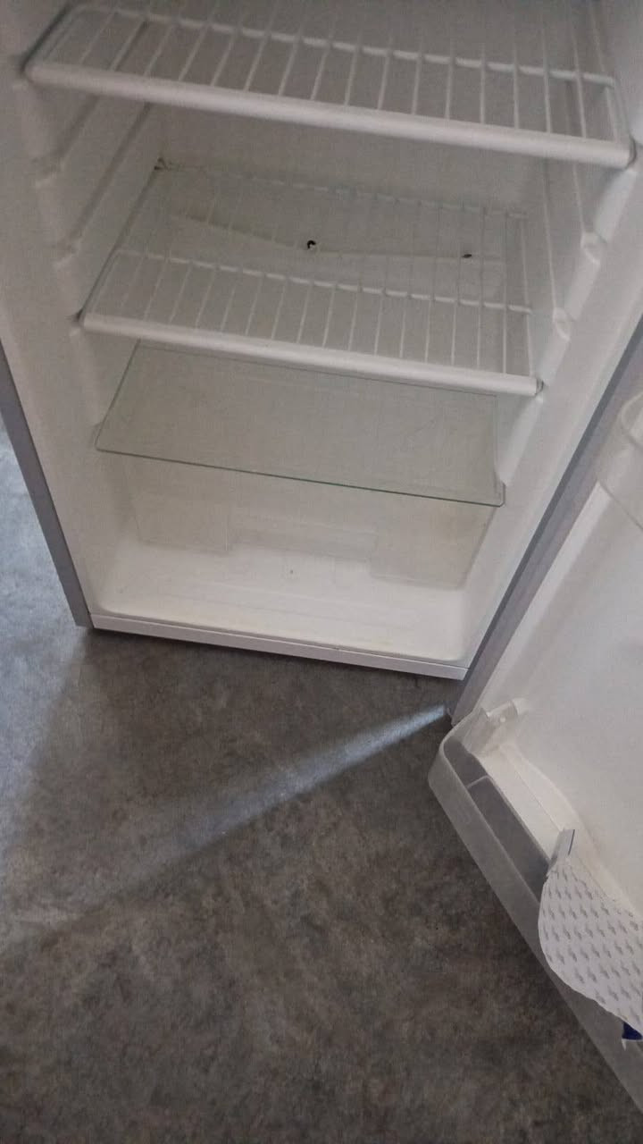 سلام عليكم عاده نشر سبب الوعود الكاذبة ثلاجه للبيع شرط الفحص بعدها جديده السعر 130 وبيها مجال 
وتشتري سبالت ومكيفات عاطله تلفه محتركه 
***********
***********
