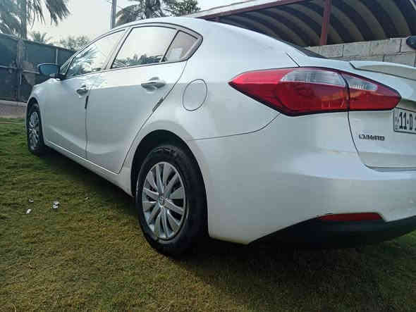 السلام عليكم ورحمة الله وبركاته
كيا سيراتو موديل ٢٠١٦ رقم بغداد ماشية ٢٠٠ بسمي رقم انكليزي كير محرك مكفول مري شفط مغلفة جلد تخم تاير جديد سيارة بيها اربع قطع صبغ بدون دواخل بدون تبديل سيارة جاهزة
بيع او مراوس السعر ١٢٥ وبيها مجال بسيط ويفضل مراوس بسوناتا او اوبتيما ٩ او ١١ او ١٢
الإتصال على الرقم *********** بي واتساب
