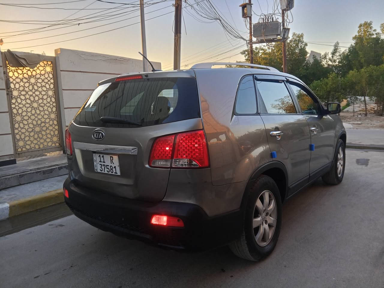 السلام عليكم سورنتو موديل 2012وارد امريكي سونار منشورة  السياره جديده وجاهزه مكينه وكير وحداديه تبريد ثلج صدر تايرات جديد مكفولات مكينة 4دوس ماشيه 112الف العنوان بغداد الامين الرقم *********** السعر110وبي مجال شي بسيط
