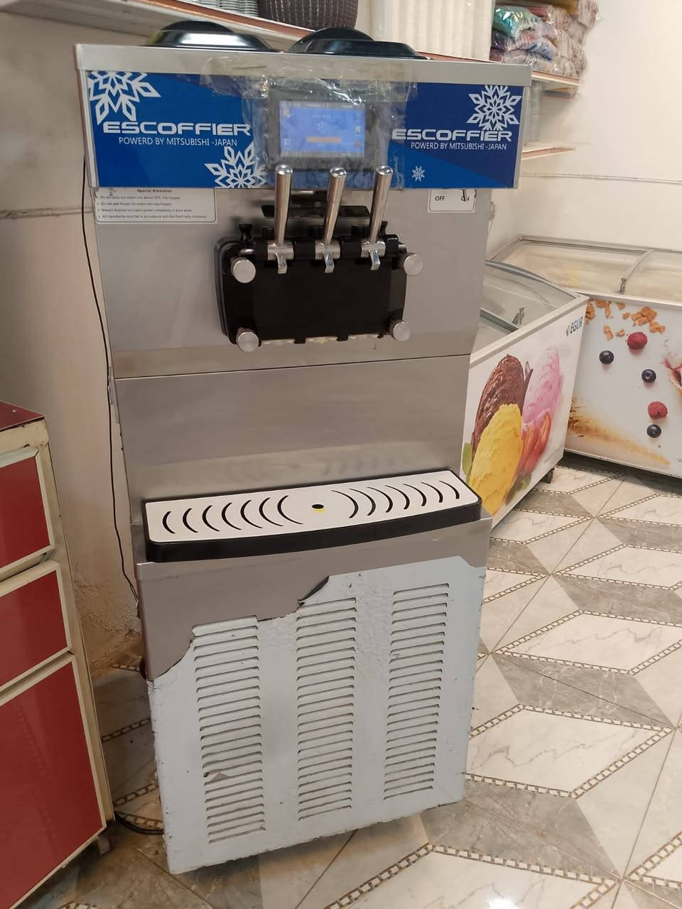 للبيع
سوفت سكوفايير بعدها جديده وغراضها وياها
هوسكات ٢ بلجيس
عارضه ٩ بلانك 
ابيع شلعه وحده 
***********
