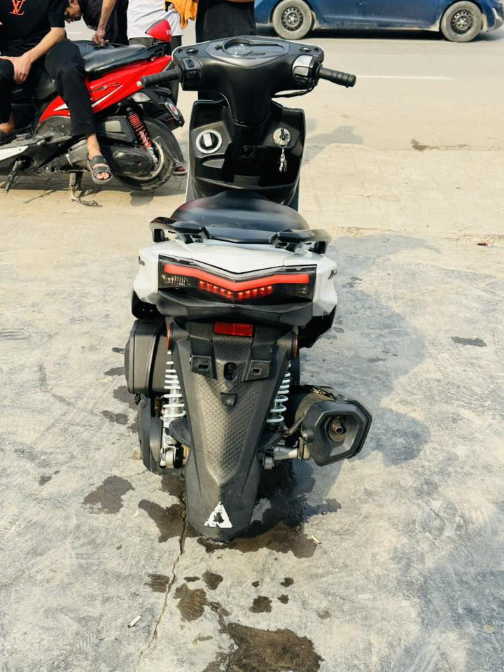 السلام عليكم للبيع دراجه سكنس شمعه موديل ٢٢ دراجه مال جناي مكفوله من كلشي  السعر 1750 العنوان ام الكبر رقم الهاتف ***********
