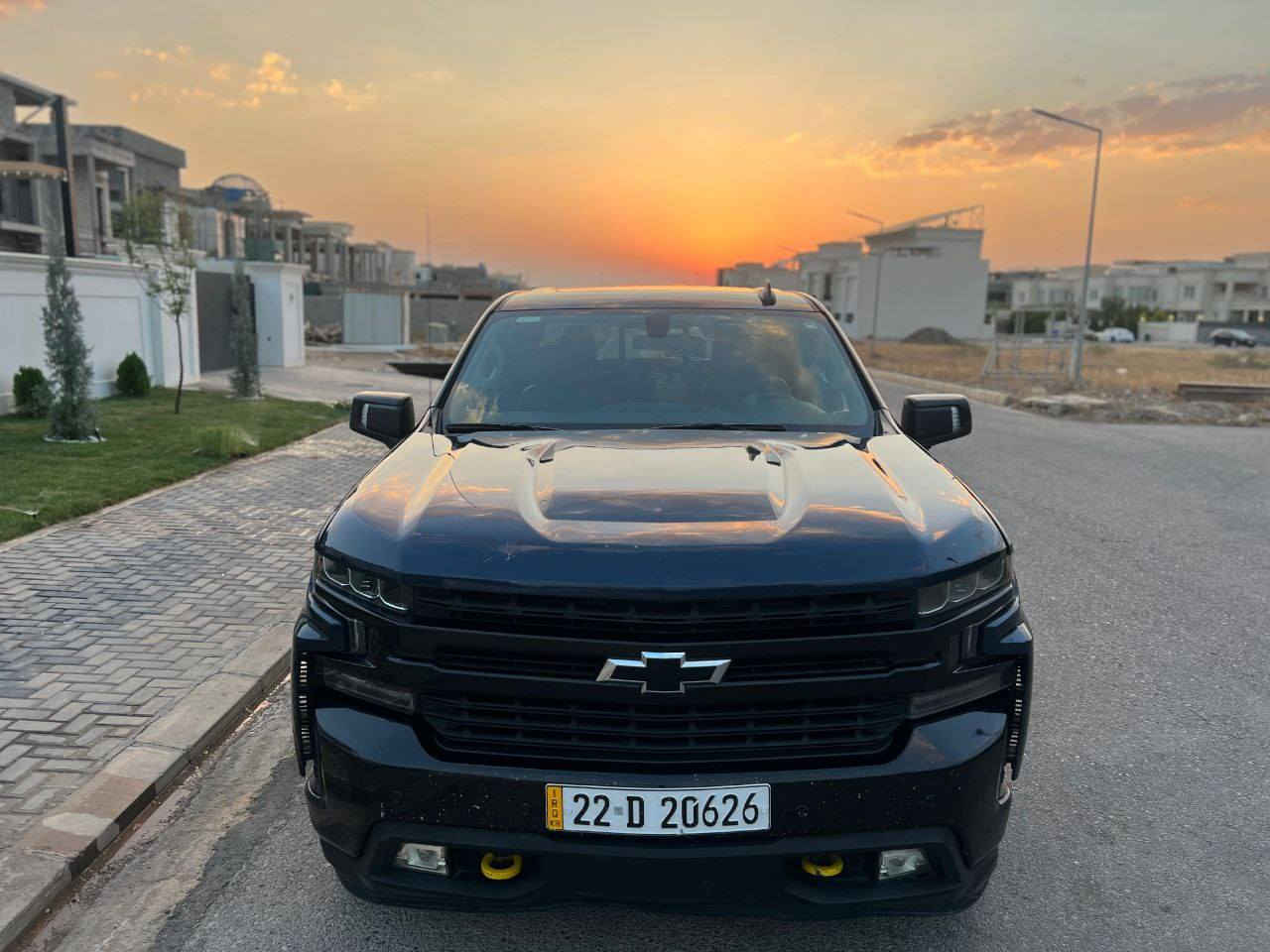 تدور على سياره حمل وكشخه ؟ 
عندك شغل وتحتاج سياره قوية والحلو كفاله عامه بدون صبغ بدون ايرباك  بالمسافات الطويله هذا المنشور الك ❤

شوفرليت سلفرادو RST موديل 2020 
محرك V8 5300  ماشيه 110 الف ميل 

السياره وارد كندي كلين تايتل بدون حادث شرط الفحص 

مواصفات RST الفول :- 

( فتحة سقف ٫ رادارات جانبية ٫
حساسات جميع الاتجاهات ٫ 
ثلاث كامرات ٫ جنطة وبردة البدي كهرباء ٫ بدي قصير باب طويل ٫ 
تشغيل عن بعد ٫ انظمة قيادة 4 ٫ 
تدفئة كشنات وستيرن وباقي المواصفات المعروفه ...) 

رقم اربيل الجديد سنوية باسمي مباشر شرط التحويل 

السعر :- 32,000 $ / 320 ورقة وبيها مجال للطيبين 

الاتصال :- *********** أحمد

السياره كلش حلوه بالحقيقه وبالعافيه على صاحب النصيب مقدما ❤
