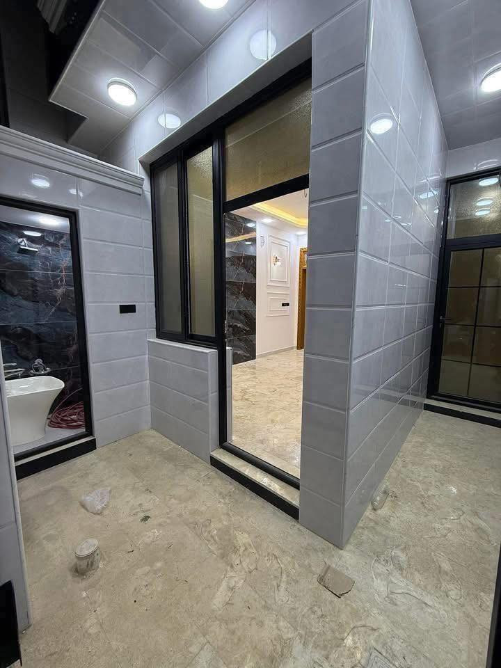 🏠 عرض ممبيز 100 م للبيع او المراوس// في حي الجامعه 
🔹الموقع راقي جداً خلف المدينه المائيه مباشرتاً 
🔹شارع 15 
🔹طابقين و ثلاثة غرف نوم الخارطة الحديثه 
🔹موقع البيت كلش راقي وتصاميمه روعه 
 📞 للاستفسار اكثر الاتصال  يتوفر وتساب    ***********
