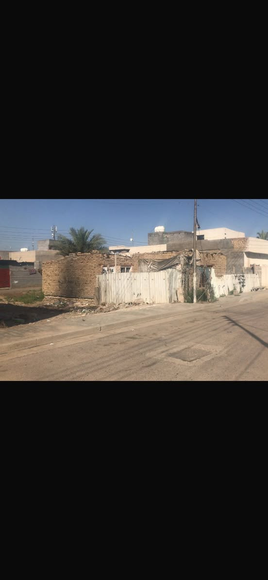 قطعه ارض للبيع المساحة 200 على فرعين
نزال 20 واجهه 10 
الشهداء قرب الجامع
***********

