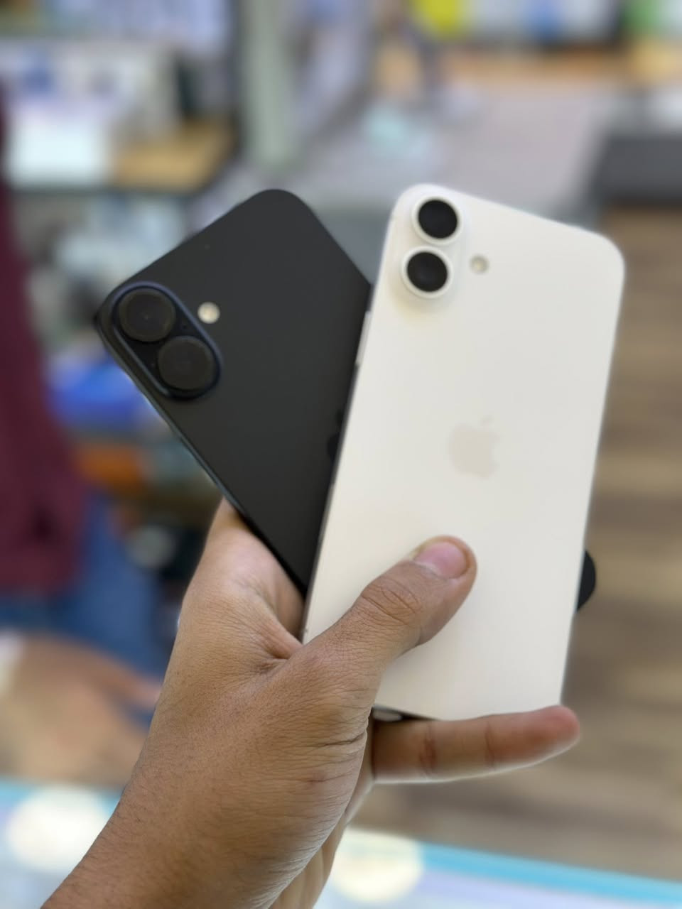 جهازين نوع
اللون الابيض 🤍        iPhone15 plus        (128gb)

بطاريه                                    (97%)  

عدد دورات الشحن                   (270)

نموذج                                        M 

السعر                                   1,050,000

اللون الاسود 🖤       iPhone 15 plus         (128) 

بطاريه                                     (92‎%‎) 

عدد الدورات                              308

نموذج                                         M 

السعر                                     1,050,000

الجهازين نظيفات كلش شخط مابيهن ماداخلات تصليح والاهم من هذا انطيك ضمان استبدال 10 ايام بالقطعه في حال وجود خلل وقبلها تفحصه

العنوان العامريه شارع المنظمه ركن شارع محطة الغاز 

للاستفسار الاتصال على الرقم 

اتصال + واتساب  ***********
