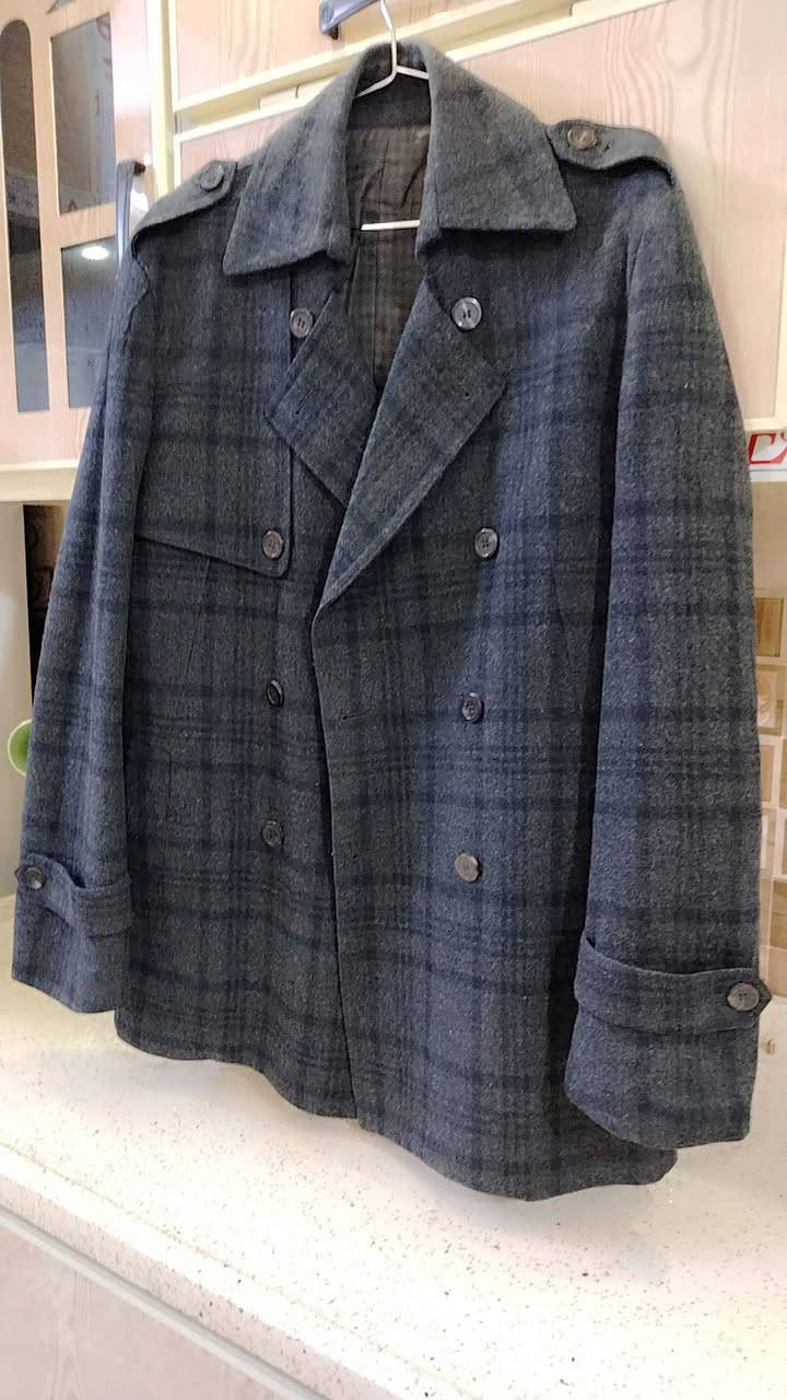 سترة ترواكة او بالطو سراوين اخت الجديدة استعمال قليل السعر 25 بغداد الحبيبية *********** يوجد واتساب بغداد, العراق
