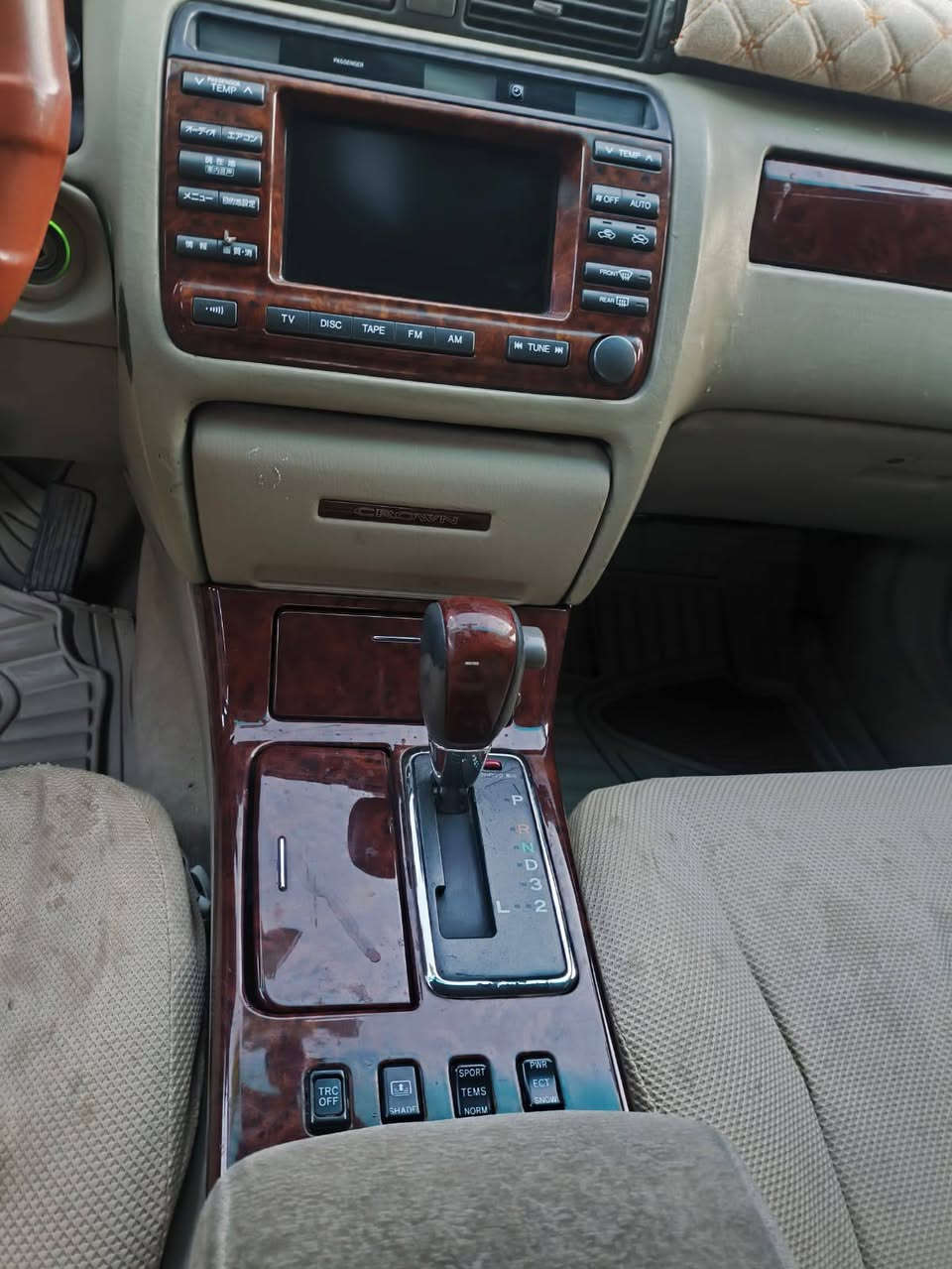 السلام عليكم شباب ملكه للبيع فول مواصفات عدا الفتحه شاصي75 كرستال أصل كفاله عامه محرك ديفور جبير  4 دكم ويل نفطي سعر 115 وبي مجال بسيط مكلف بالنشر *********** •
