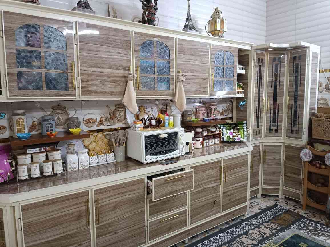 كاونتر المنيوم شغل مرتب متكون من ارضيه ست بيبان وثلاث مجرات والملحق خمس ابواب وزوايه اثنين وزوايه اثنين كبار كل زاويه بيها ثلاث ابواب وسنك ثلاث ابواب وباب رابعه صغيره للصواني السنك من فوك مرمره الكاونتر نضيف جدا


**إذا كنت صاحب هذا الإعلان وتريد حذفه لأي سبب، رجاءا أرسل رسالة إلى الدعم الفني**