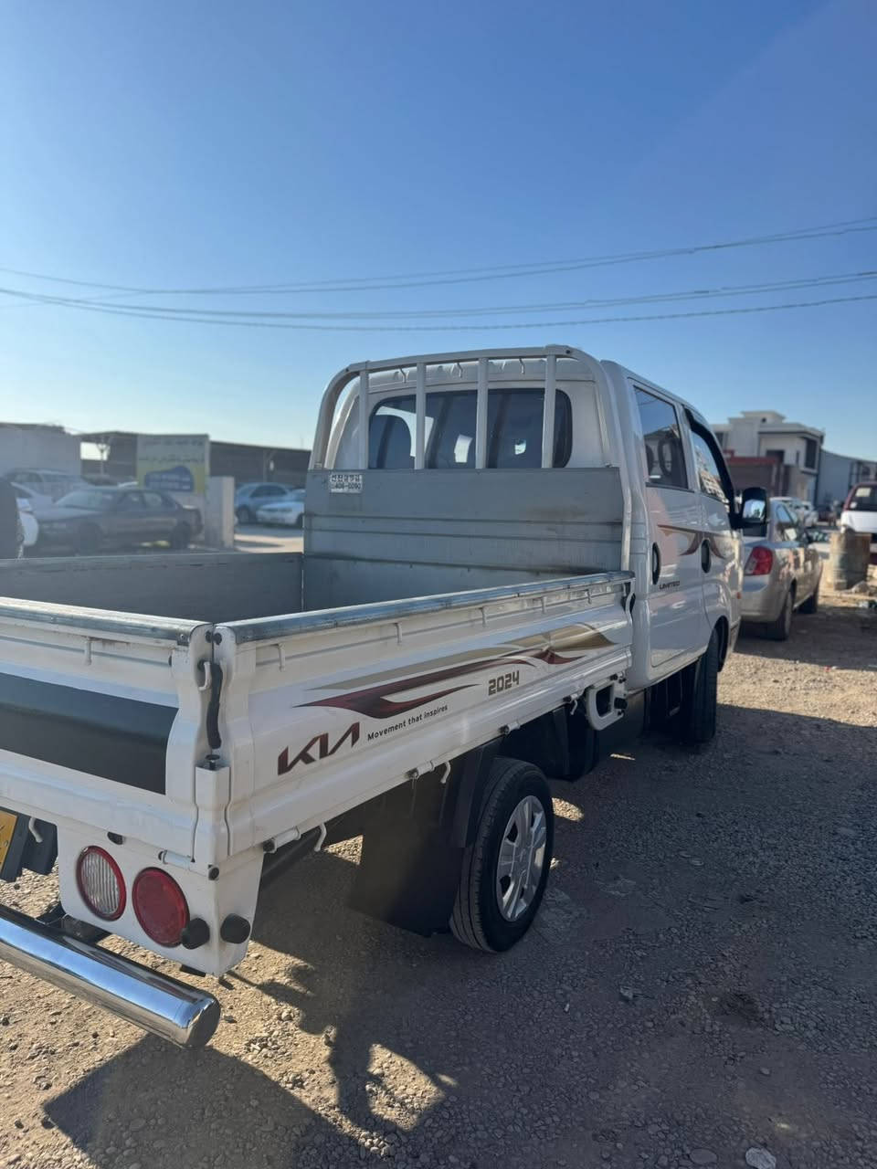 كيا دبل قمارة 

موديل2012 كير مكينه شرط 

سياره كه،كامل جوانكاري بو كراوه 

به شه رتي باكانه ي مرور 

سياره كه براوه ي دوبه يه 

سعر 75$ورقه و مجال 

شوين شيخان معرض هاولاتي 

***********
