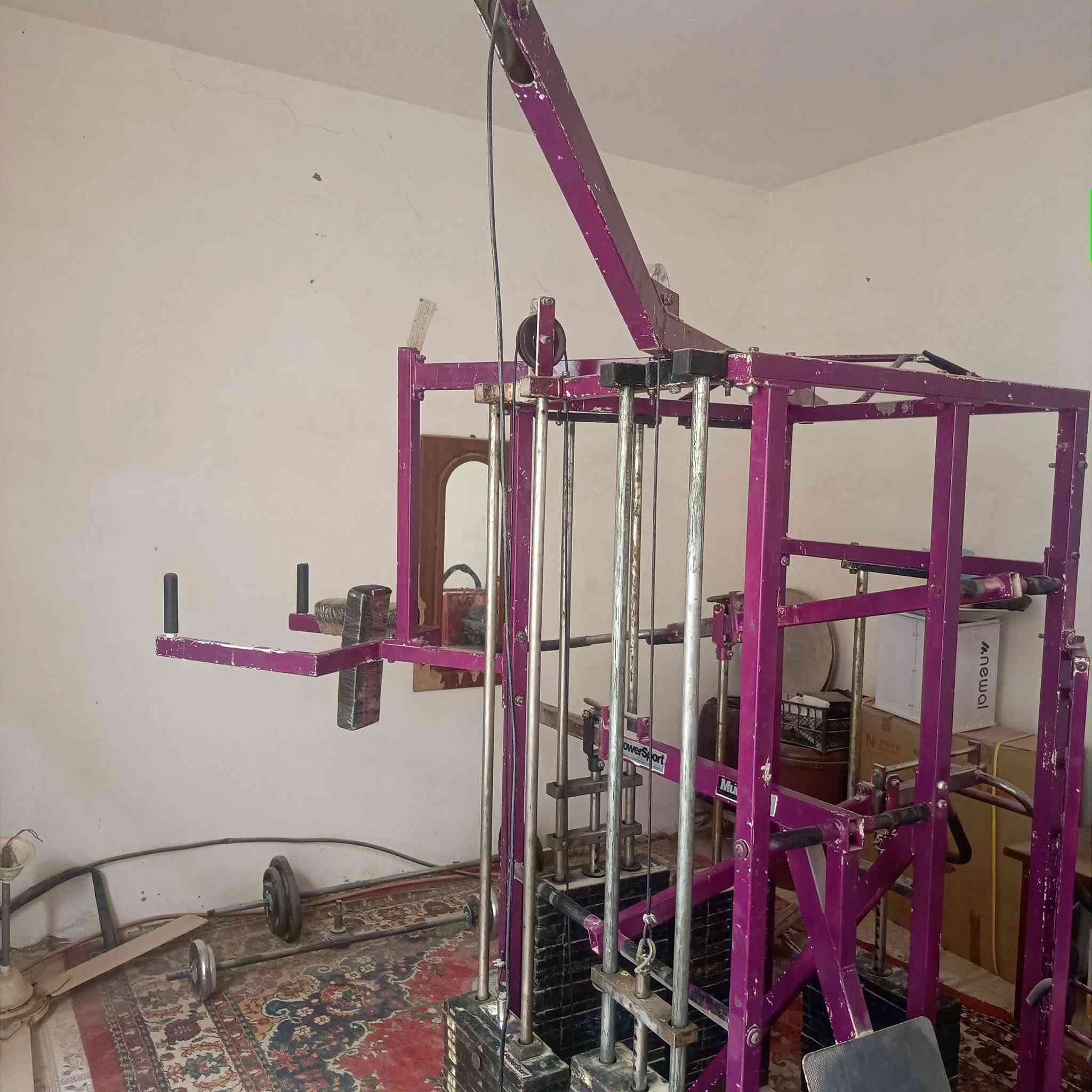 فرصة لعشاق الرياضة.. جيم منزلي متكامل (Multi-Gym) للبيع وبسعر مناسب! 🏋️‍♂️
هل ترغب في بناء جسم مثالي وتوفير مصاريف واشتراكات القاعات الرياضية؟ هذا الجهاز يوفر لك تمرين كامل لكل عضلات الجسم في بيتك وبأقل مساحة.

​أبرز التمارين والحركات التي يوفرها الجهاز:

​تمارين الصدر: بنش مستوي، ضغط صدر جالس (Chest Press)، وتمرين تفتيح الصدر (Pec Fly).

​تمارين الظهر: سحب عالي للظهر (Lat Pulldown) لتوسيع الظهر، وسحب أرضي (Low Row).

​تمارين الأرجل: جهاز دفع أرجل جالس (Leg Press)، وتمرين رفرفة أرجل أمامي لتمرير الفخذ.

​تمارين الأكتاف والذراعين: سحب بايسبس، وترايسبس بالواير العالي، وضغط أكتاف.

​تفاصيل

​الحالة: مستعمل (نظيف وشغال بشكل ممتاز، والوايرات والحديد بحالة قوية).

​الملحقات: مسند بنش متحرك مدمج، بكرات واير متعددة، وأوزان حديدية مدمجة مع الجهاز.

​الموقع: [ واسط - الكوت 

​📞 للتواصل والاستفسار: يرجى المراسلة على الخاص أو الاتصال على الرقم: [***********].

​العنوان:  كوت الفلاحيه للبيع  مناسب
