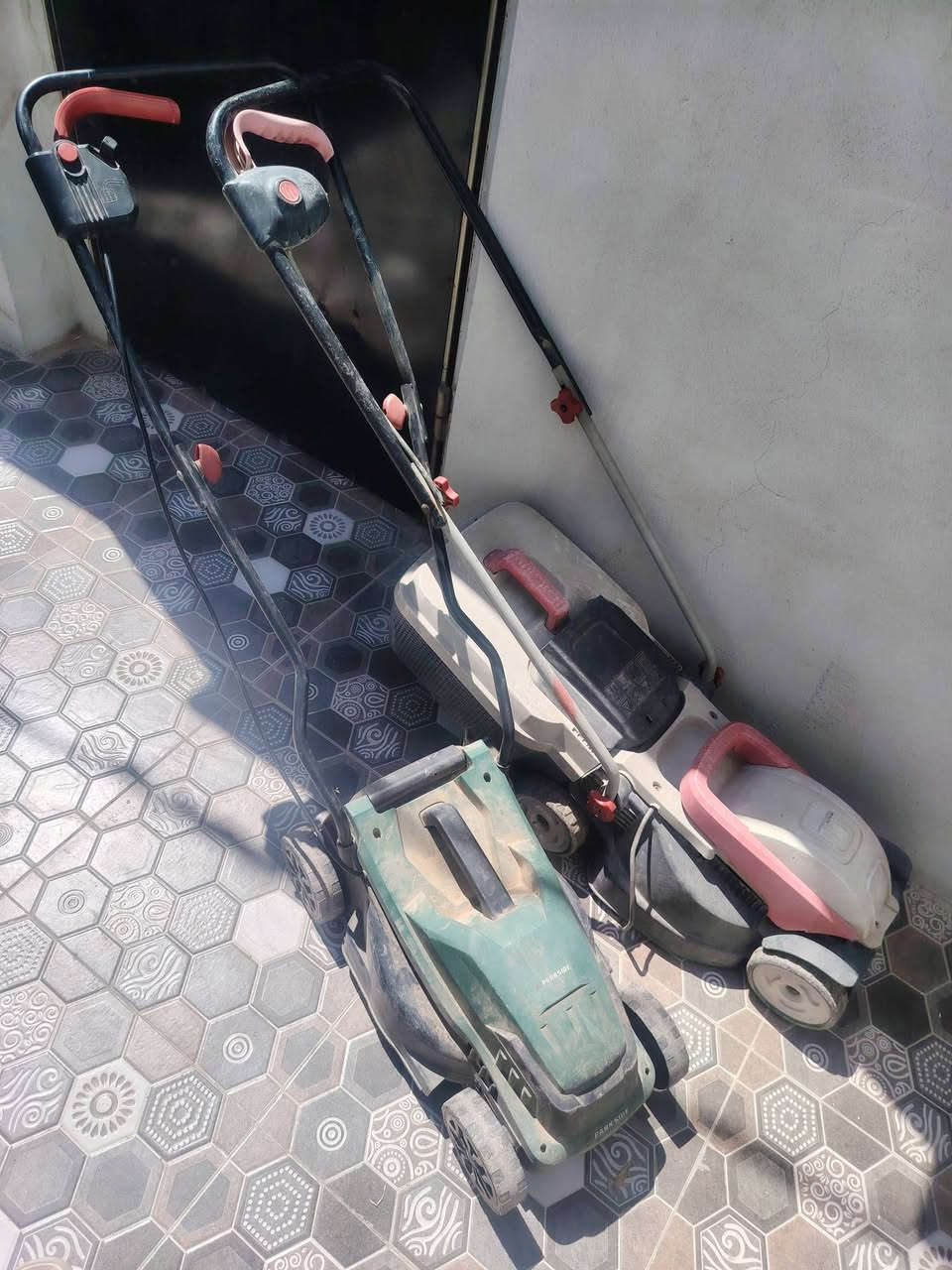 للبيع جهاز كشف المعادن السعر 40 وبي مجال شرط الشغل////// مكائن ثيل للبيع أثنينهم ب 30 فحم ***********
