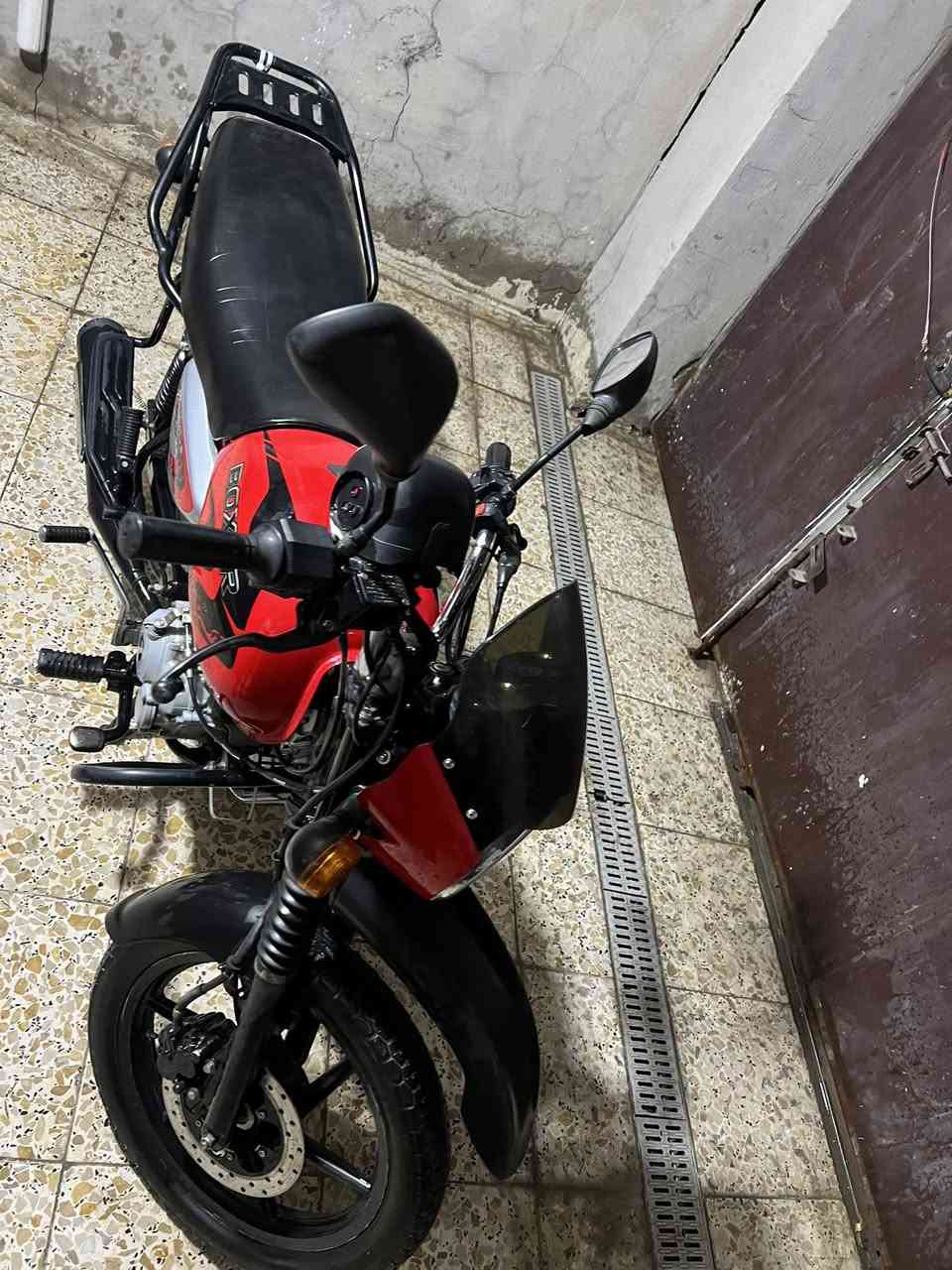 دراجه بوكسر جبلي موديل 2022 الدراجه نضيفه ومكينه مكفولة مرقم وباسمي وتحويل ثاني يوم السعر 2100 مليونين ومئة الف دينار 
بغداد حي جهاد ***********
