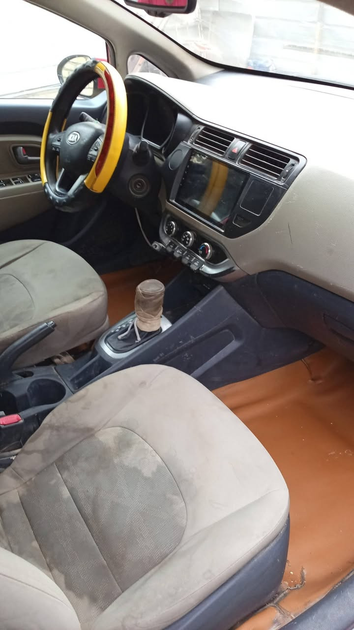 السلام عليكم
كيا ريو امريكي2014 حادث دعاميه وبنيد بدون دواخل
المكينه كايمه السعر 68 
***********
