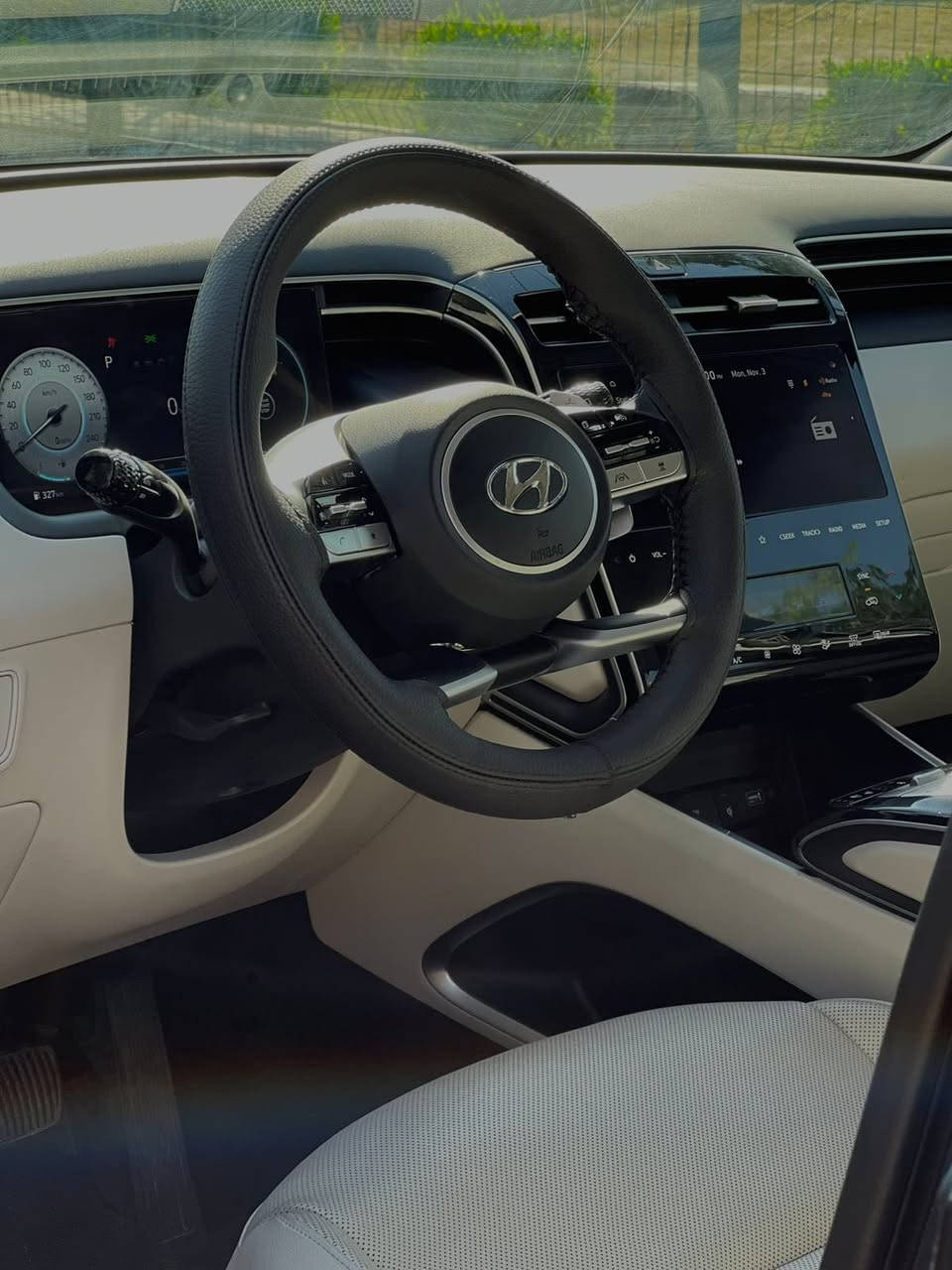 موديل2024 بانزين
رقم بغداد مميز 
 لمتد vip فول الفول أمريكي
لون السيارة  فيلي 
المواصفات LIMITED VIP
1- بصمة تشغيل 
2- بصمة أبواب لمس دخول ذكي 
3- بنوراما على طول السيارة 
4- صندوق كهرباء شفط 
5- كامرات 360 درجة 
( جانبية - أمامية - خلفية ) 
6- كامرات مع الأشارة 
7- السيارة تتقدم وترجع بالبصمة 
8- تبريد تدفئة كشنات أمامية 
9-داخل و كشنات جلد لون ابيض ملكي 
10- كشنات كهرباء 
11- أضواء محيطية  
12- كشنات خلفية هيتر 
13- مرايات تعتيم ذاتي 
14- أبل كار بلي 
15- أندرويد أوتو 
16- شاشة دجيتل 3 أشكال للقيادة 
17- أشاير ترحيب 
18- أضواء أمامية LED زنون 
19- أضواء خلفية LED
20- هوك خلفي 
21- فول أوامر صوتية 
22- جامات أوتو 
23- قطعتين تبريد 
24- أشارات بالمري
25- گير دگم 
26- شفتات ستيرن 
27- تحكمات ستيرن 
28- تدفئة ستيرن
29- محرك 2500المرغوب 
30- هاند بريك بصمة 
31- شحن واير ليس 
32- منافذ شحن 
33- أوتو هولد 
34- تشغيل عن بعد 
35- السيارة أوتو بارك 
36- حساسات  أمامية 
37- حساسات خلفية 
38- گير AT المرغوب 
39- رادار أمامي رادار خلفي رادار جانبي 
40- نقطة عمياء 
وبعد بيها هوآآي مواصفات
السعر ٢٢٨ 
للستفسار ***********
