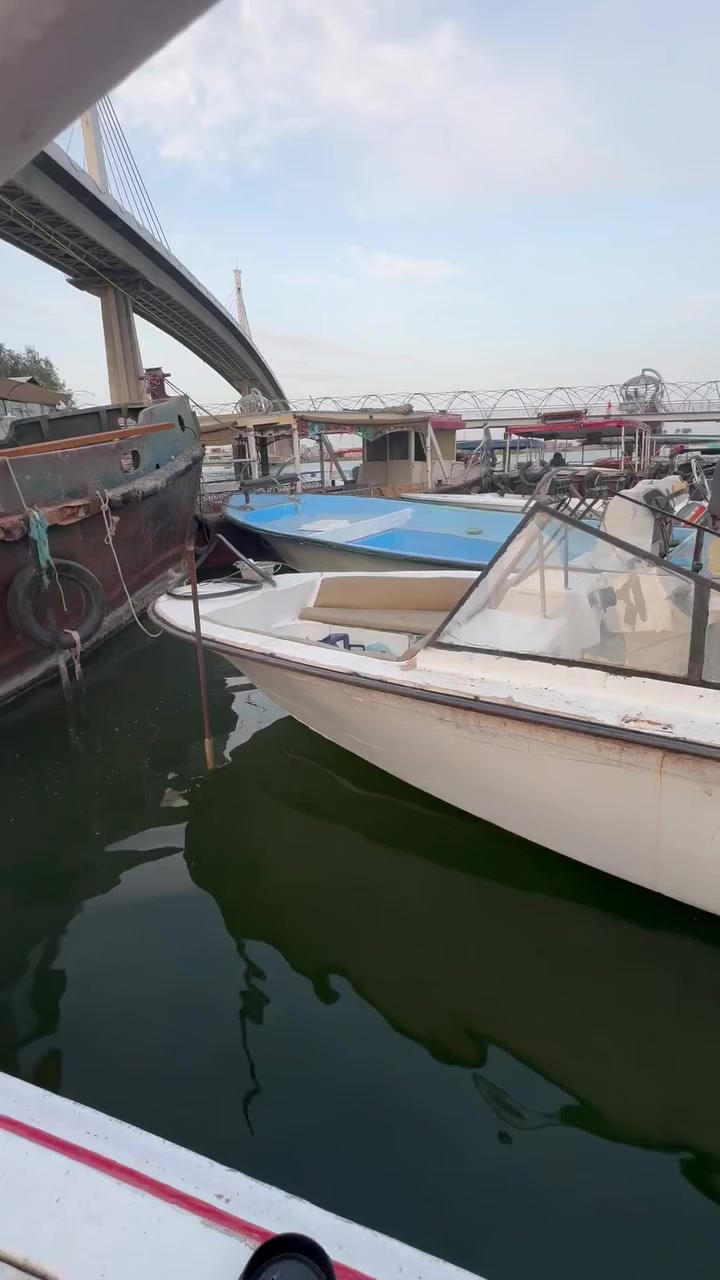 سلام عليكم
زورق سيرة للبيع 
الطول 6 والعرض مترين و35 
الزورق حاهز كصة جديدة 
مدكوك حديد ع الداير اطبكً وين ماتريد 
مكاني بصرة الزورق موجود بلكورنيش 
***********
