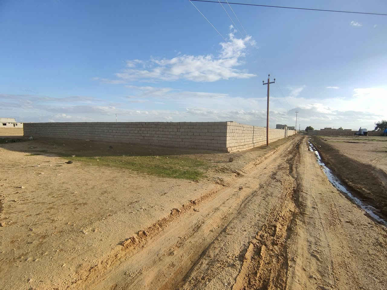 للبيع او مرواسة مع سيارة
قطعة الارض مساحة 2000 م 
خلف مستشفى الحسين  
***********
