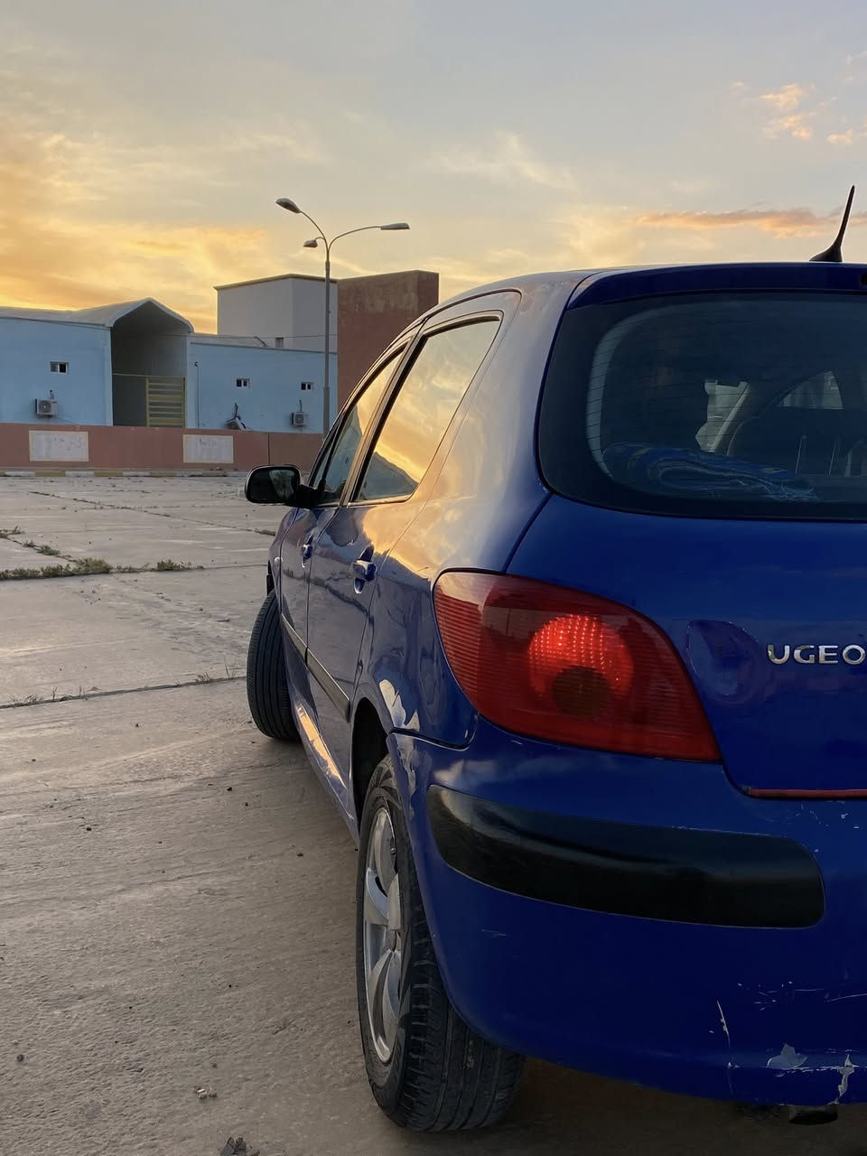 للبيع
السلام عليكم
بيجو ٣٠٧ موديل ٢٠٠٥
رقم واسط دولي جديد مشروع وطني  باسمي تحويل ثاني يوم محرك١٦٠٠ ✅ كير اوتوماتيك ✅ كهرباء بلاديه✅ صدر ٨٠٪؜✅ تبريد تدفئه شغاله✅ سنتر لوك ✅ جام امامي كهربائي✅ارضيه جلد✅ ايرباك+شاصي سليمه جامه اماميه تعبانه 
اكو جراد بالسياره يعني كشرها مو حيل نضيف بالاضافه بيها ضربه بالجاملغ الخلفي جهه السايق  والدواسه بيها شوي معجون 
سياره بيها نقوصات  ويحتاجلها ترتيب بسيط
السعر ٤٣ وبي مجال بسيط 
سياره تتواجد في الانبار-قضاء حديثه/ بغداد-سيديه
للاستفسار 
***********
