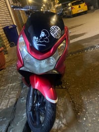 دراجه PCX جيل الاول مكينه بلادي ما مفتوحه ابد دراجه نضيفه الكفرات مضرر...