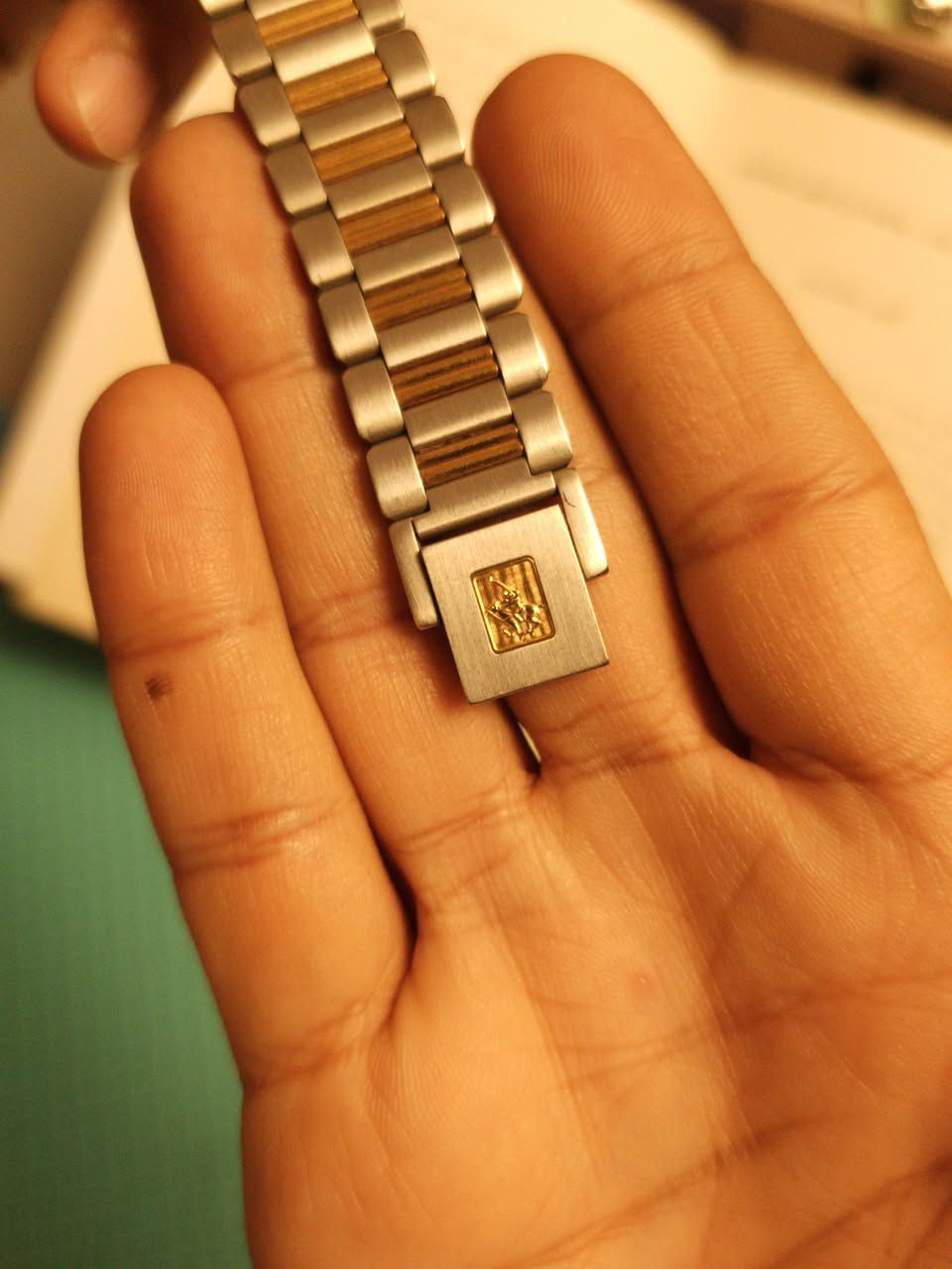 نوادر سانتا باربارا بولو آند راكيت كلوب فنتج سويسري 
نظافه الساعه كالجديد(مخزن )
ماكنة كوارتز سويسري ثري فايف العملاقه
قطر الساعه 33ملم 
ارتفاع الساعه 7ملم 
نافذ يومي 
ارقام لاتيني 
سير تو كلر 
سير ابلادي مختم شعار بولو 
للحجز والاستفسار دايركت 
#ساعة_رجالية #سويسرا


**إذا كنت صاحب هذا الإعلان وتريد حذفه لأي سبب، رجاءا أرسل رسالة إلى الدعم الفني**