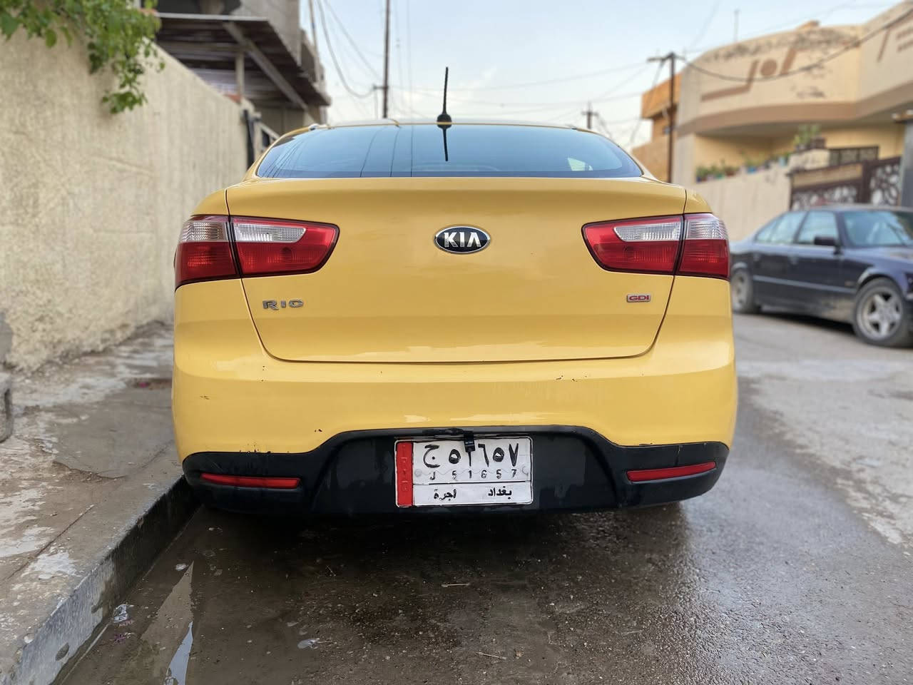 السلام عليكم ورحمة الله وبركاته
كيا ريو موديل2015، واردامريكي ، مكينه ١٦٠٠ GDi 

حادثة فقط دعاميه واكعه بدون ايرباك السياره كلين ليبل واحد 

مواصفات ؛

تحكم ستيرن جهتين 

بلوتوث & UBS

كير اوتو وعادي 

نظام ECO الاقتصادي 

دواخل وكشنات بلادي لونين 

رقم بغداد باسمي شرط التحويل 

كير ومكينه كفالة ، ، تبريد و تدفئه شغال ....

السعر89 بيها مجال 

المكان /بغدادالجديده /حي المعلمين 

الاتصال ***********
