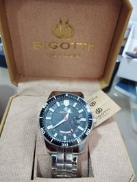 ساعة • توصيل مجاني • قطعه وحده