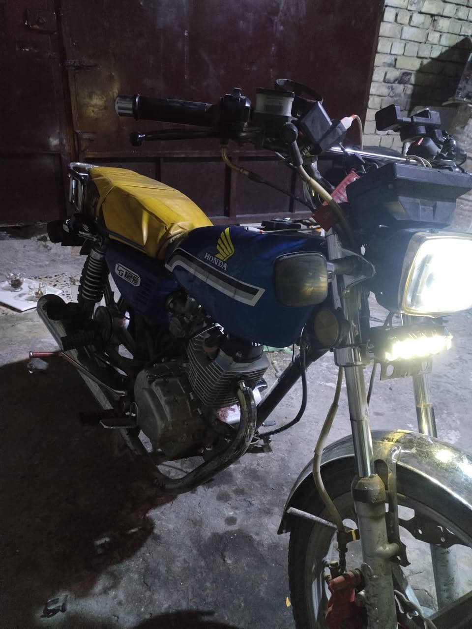 سونك موديل 23بيها مكينه شاد ٢٤دراجه كفاله نقص بس شاشه غسلتها وحتركت تايرات جدد قبل سوع شادهن دسك بنز كله جديد مكينه ب جيس دراجه ما مغسوله أوراق كامله البيع سعر ٥٥٠بيها مجال حك الجيه مكان الأمين ثانيه


**إذا كنت صاحب هذا الإعلان وتريد حذفه لأي سبب، رجاءا أرسل رسالة إلى الدعم الفني**