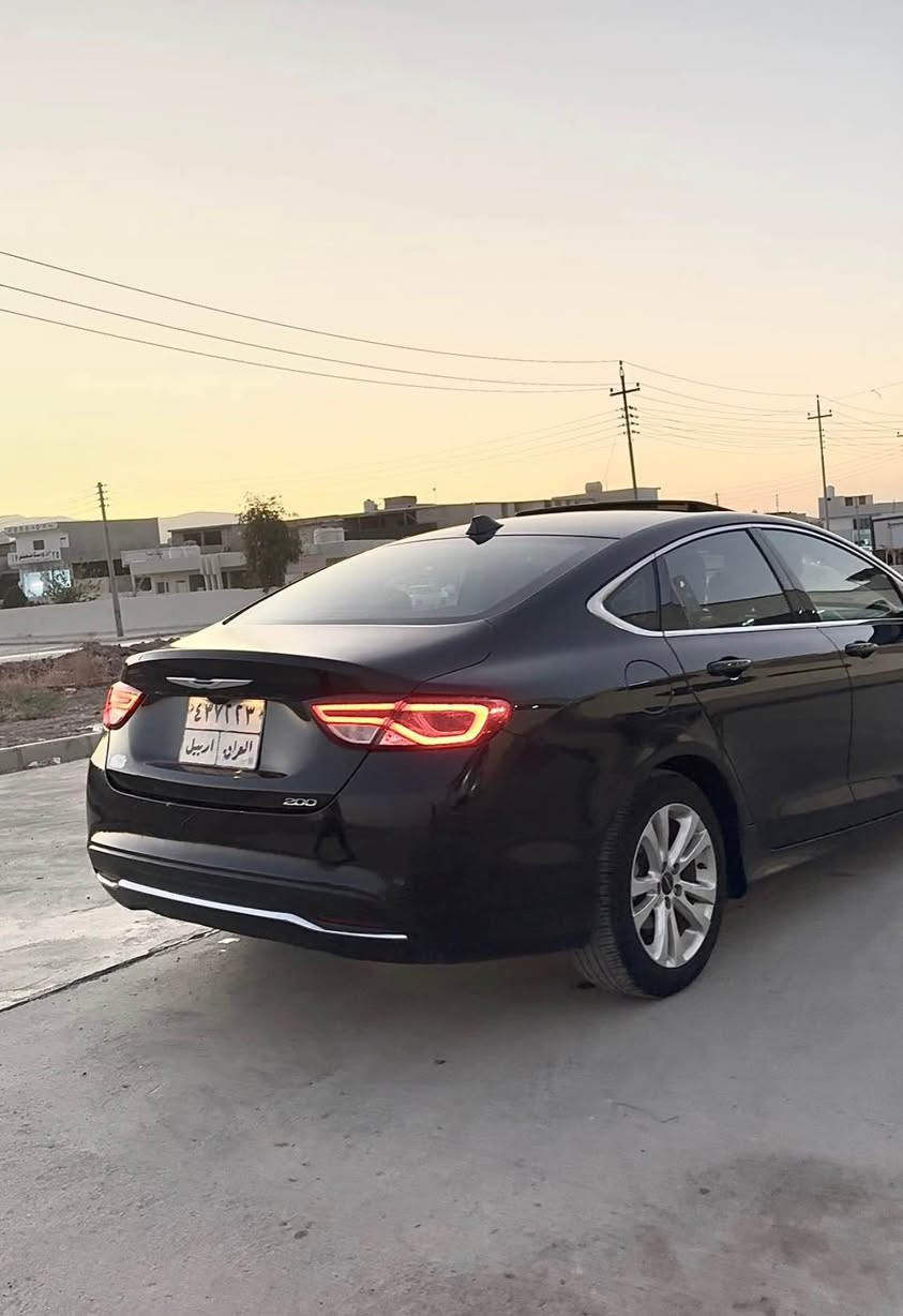 C 200 كرايسلر 
سياره نضيفه لوك فول فول  موصفات 
سياره بيها فقط جملغ امامي  بس رش بدون حادث
سياره عليها غرامه ٤ ورقات  ينزل من سعر 
تحويل و غرامات بشرط  كلشي بشرط 
سعر سياره (( ١٠٥ )) ورقه 
مكان سياره  قضاء برده رش
تلفون. *********** واتساب اكر, نينوى
