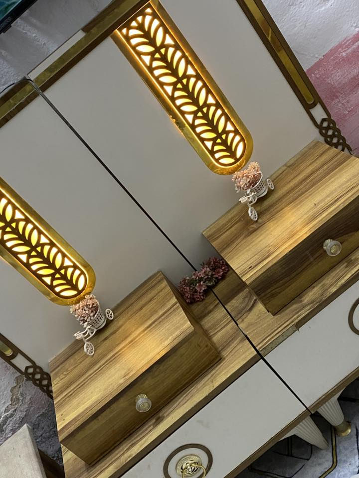 السلام عليكم غرفه تركي للبيع مكانه حله الغرفه بحاله جيده ***********
