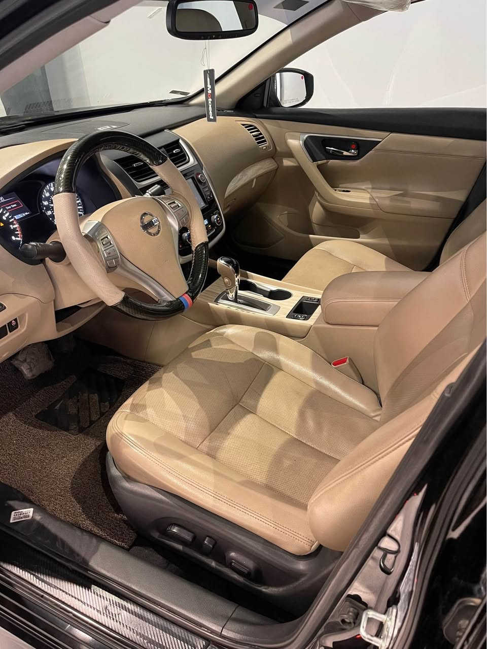 Nissan Altima 2018 SL
سەیارەکە پێش و پشتی کەپسە - دەعمی زۆر خفیف
تەنها دەرگای دوای سەکن گۆڕاوە بە بیلاد - یەک پەڵەی جاملوغەکەی دواوەشی بۆیاخە - واتە بەس يەک پەڵە بۆیاخ - 
ئێرباگی بەس شانەکەی تەقیوە -  زۆر زۆر نموونەیە سەیارەکە
٨٧ هەزار مایل ڕۆشتووە - گێڕ و مەکینە بەشەرت  — بیلاد ناو زەرد - شوێن سلێمانی -  کۆمپانیای ڕۆژماک - 

*********** 
***********

نیسان التیما مودیل ٢٠١٨ مواصفات اس ال 
سیارە بجم کبس - ظرر خفیف - جدید جدید
فقط شبر جاملخ خلفی صبوغ - باب تبدیل بلادی
ایرباک بس تکمە طاک سستم - ماشیە ٨٧ الف میل
تحویل غرامە بشرط - کیر مکینە بشرط - مکان سلیمانیە 

***********
*********** السليمانية, العراق
