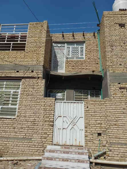 دار للبيع سوق الشيوخ حي الحكيم 
دار للبيع طابقين  زراعي مساحة 100 متر عنوان سوق الشيوخ حي الحكيم  يتكون من طابق اول غرفه مطبخ صاله ستقبال مطبخ ومنور طابق الثاني غرفه وصاله  الثانيه شارع  طابقين بناء حديث الأول كامل والثاني نقص قليل ستفسار اكتب تم وتصل واتساب ***********
