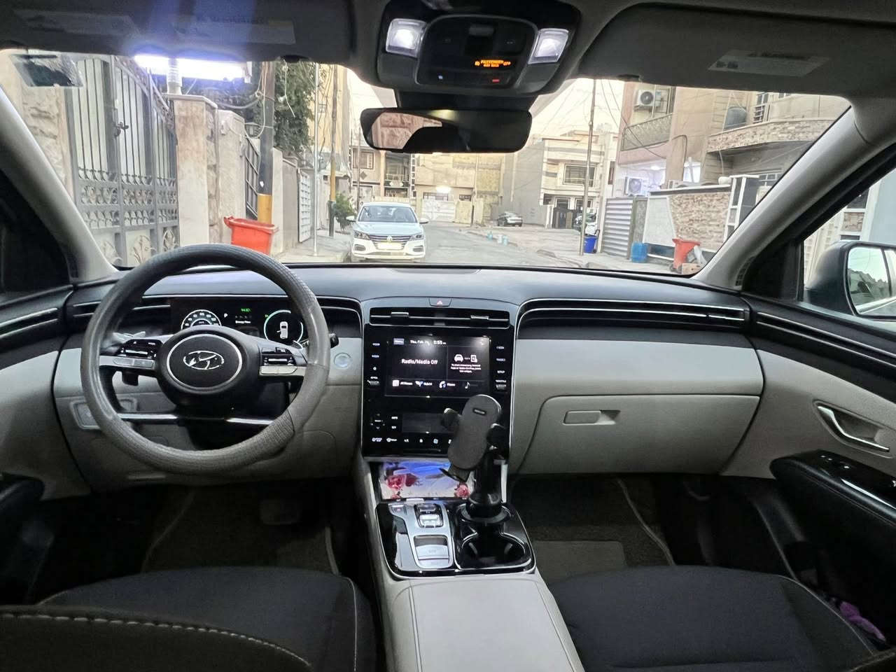 توسان 2022 أمريكي
محرك 1600 توربو هايبرد 
كشنات تدفئة 
شاشة دجتل 
صندوق كهرباء 
كراسي كهرباء 
كاميرا خلفيه 
ويل 19 
سيارة ناعمه وحلوه واقتصادية 
حادث فقط مبدل صندوق باقي كله كفاله لغود شواصي كله كفاله ماشية 50 الف كيلو وليس ميل 

باسمي تحويل ثاني يوم 
*********** 
السيدية
