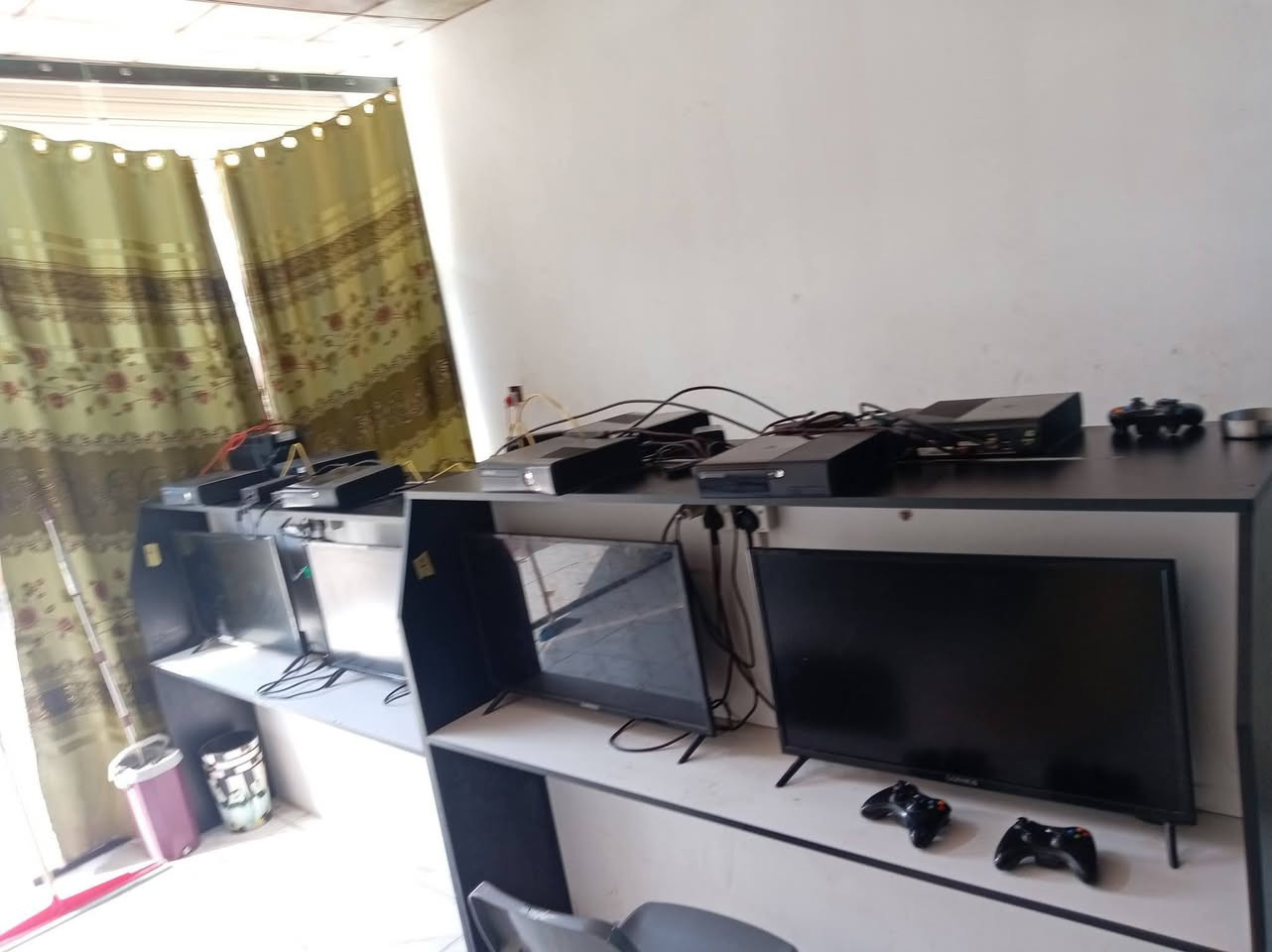 إكس بوكس 360 
بلازمات احجام مختلفة


**إذا كنت صاحب هذا الإعلان وتريد حذفه لأي سبب، رجاءا أرسل رسالة إلى الدعم الفني**