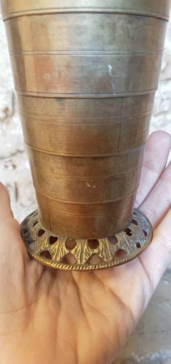 بسم الله ماشاء الله، ولا حول ولا قوه الا بالله، إنما الخير والعوض من عند الله.
............................

صباح الخير، صبح الصباح فتح يا عليم، والمزاج رايق وسليم، عيدكم مبارك، يارب كل أيامكم عيد وأفراح.

............................

للبيع بإذن الله:

- كوب لشرب الماء نحاس إنجليزي من العشرينات، قديم جدا أنتيك،

حجم كبير جدا وتقيل، شكل متفرد، سهل التطبيق والحمل بالشنطه.

................................

الحمد لله حمدا كثيرا طيبا، نحمده ونشكره على نعمه وفضله علينا.

إستمتعوا معايا، التفاصيل بالفيديو،،،،


**إذا كنت صاحب هذا الإعلان وتريد حذفه لأي سبب، رجاءا أرسل رسالة إلى الدعم الفني**