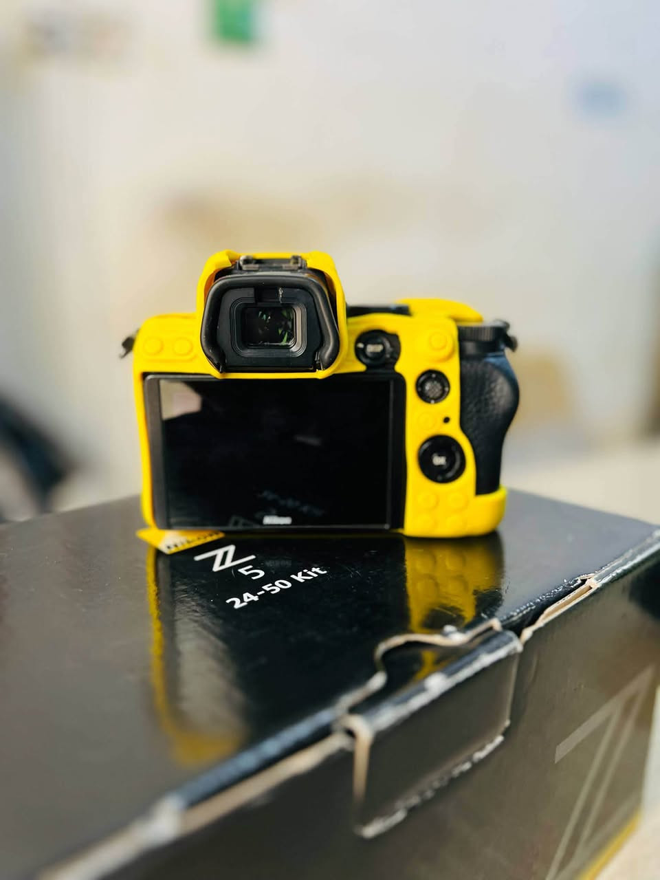 📸 للبيع عدة تصوير احترافية

🔹 Nikon Z5
🔹 Nikon 85mm f/1.8G
🔹 Nikon FTZ Adapter الأصلي
🔹 الكارتونات الأصلية كاملة

عدة ممتازة للمصورين، تنطيك جودة صورة احترافية وألوان رائعة، ومناسبة لتصوير:
✅ البورتريه
✅ الأعراس والمناسبات
✅ المجالس الحسينية
✅ الفيديو وصناعة المحتوى

العدسة 85mm من أفضل عدسات البورتريه بعزل جميل وحدّة عالية، مع أداء ممتاز بالإضاءة الضعيفة.

الكاميرا مستخدمة استخدام شخصي ومحافظ عليه، وجاهز للشغل مباشرة بدون أي ملاحظات.

📍 بغداد

للمهتمين أو لطلب صور أكثر، التواصل خاص.
او على الرقم *********** 
متواجد هاص وواتساب وعلى الخط
