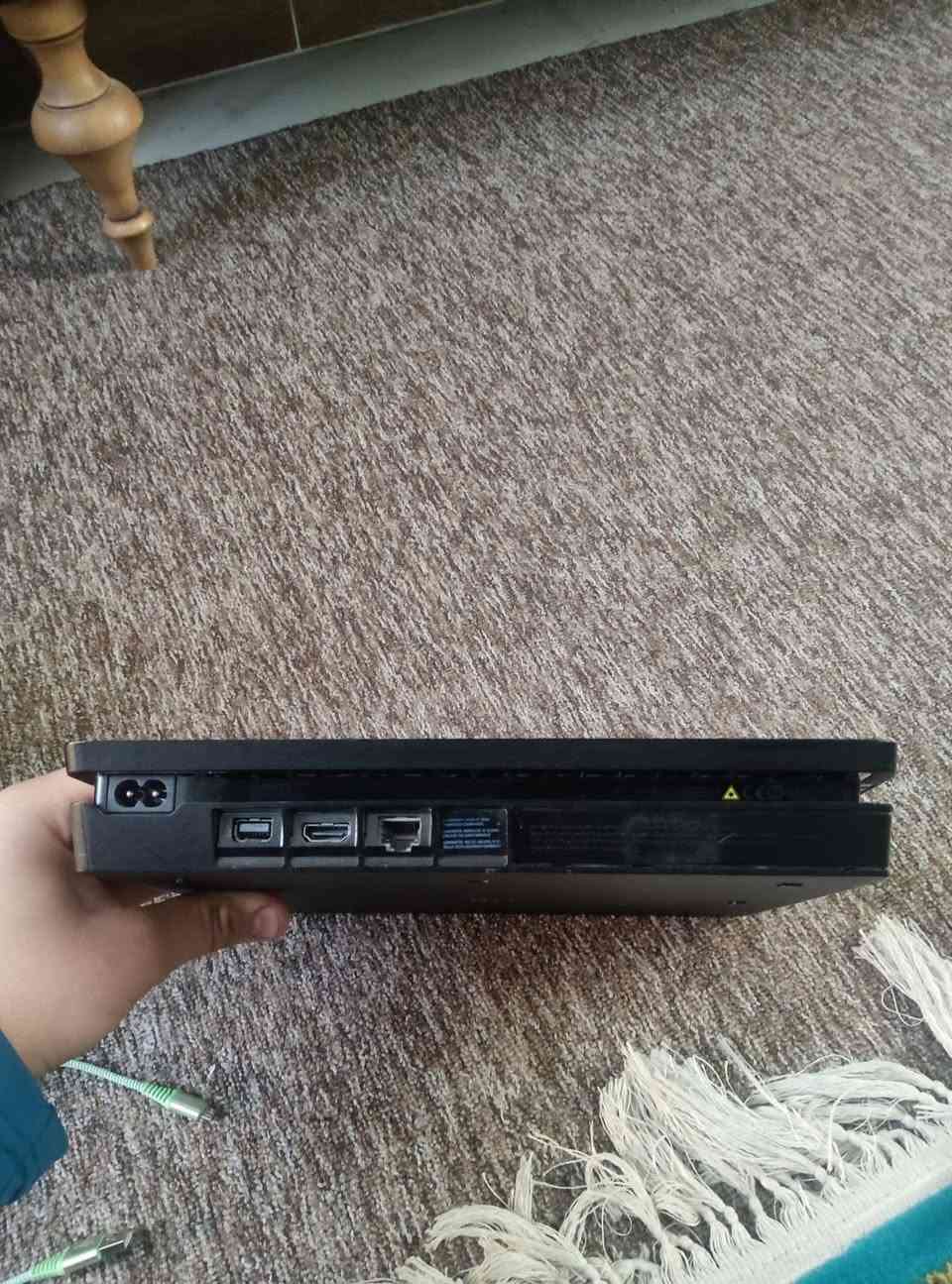 السلام عليكم
بلايستيشن ٤ سلم ( مهكر ) للبيع  

الجهاز لوك ستيكر لا مفتوح ولا مصلح نظيف جداً 
 
سعرة منافس جداً لأسعار المحلات 
____________________________________________________________

الجهاز  مهكر نظام 9.00  مع فلاش احسن نظام تهكير 
____________________________________________________________

ذاكرته 500 جيجا بايت
____________________________________________________________

ملحقاته : 
1. كيبل HD 

2. كيبل تشغيل 

3.  جويستك عدد ٢ تجاريات درجه اولى 

4. كيبل شاحن للجويستك 

____________________________________________________________
 بي تقريباً  أكثر من ٧  العاب منها فيفا و GTA5 و fc24 و روكت ليغ و باتمان و هجوله و God of war 4 

____________________________________________________________

و يوجد جهاز  يو بي اس حجم (١٥٠٠ )نظيف بي بس كسر صغير مثل ما موضح في الصورة  ما مأثر على الأداء 
____________________________________________________________

سعر الجهاز بدون يو بي اس ( ٢٥٠ الف دينار )

سعر الجهاز مع اليو بي اس و جميع الملحقات ( ٢٧٥ الف دينار  )


**إذا كنت صاحب هذا الإعلان وتريد حذفه لأي سبب، رجاءا أرسل رسالة إلى الدعم الفني**