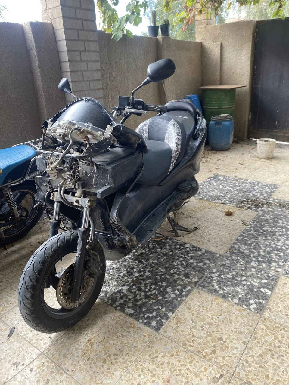 السلام عليكم فورزه 08 بصمه 2016 كهربائيات كلها شغال محرك نضيف اوراق بيها مراوس ب ايراني  او بيع السعر خاص مكان الحسينيه ***********
