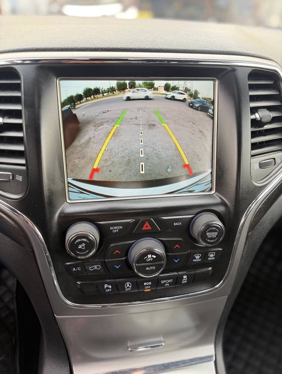 السلام عليكم جيب للبيع موديل ٢٠١٧  وارد أمريكي ضرر ضمن صور الحادث ضرر بصيط فول عده الفتحه محرك كير كفاله تبريد تدفه كفاله السياره ماشيه ٩٨ مايل الاتصال/*********** 

عنوان غزاليه ركن شارع المركز 
السعر 205 $ وبيه مجال
