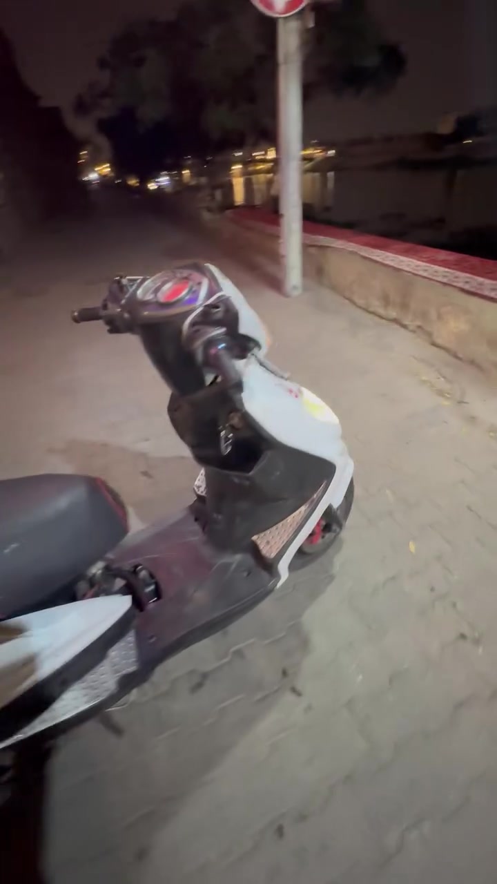 السلام عليكم سكنس فحل كلشي بيه بلادي ماعده الكابريتر والكلجات المكينه ممفتوحه اخذ وافحص والكهربايات كلها شغاله السلف والاشاير والدبل اشاره بس العداد ميشتغلً البريك بلمكان مكاني بغداد شارع حيفا ***********
