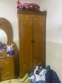 غرفه للبيع جدا نضيفه الي حاب يشتري السعر خاص والتواصل ع هاذه الرقم 077...